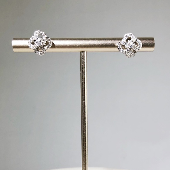 925 Sterling Silver MicroPave Clover Stud - Picture 2 of 3